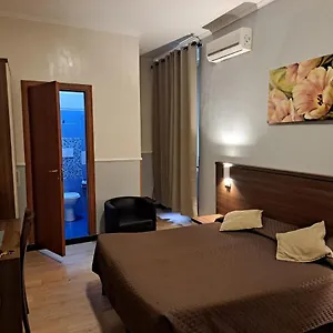  Отель Leone